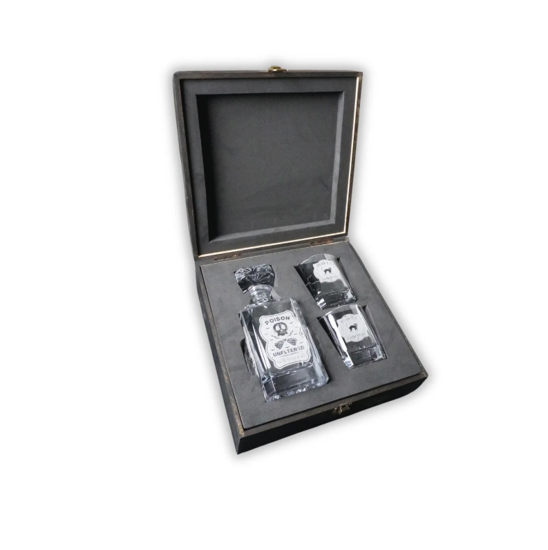 Whiskey Decanter Set – Personalized 750mL Decanter + Rocks Glasses